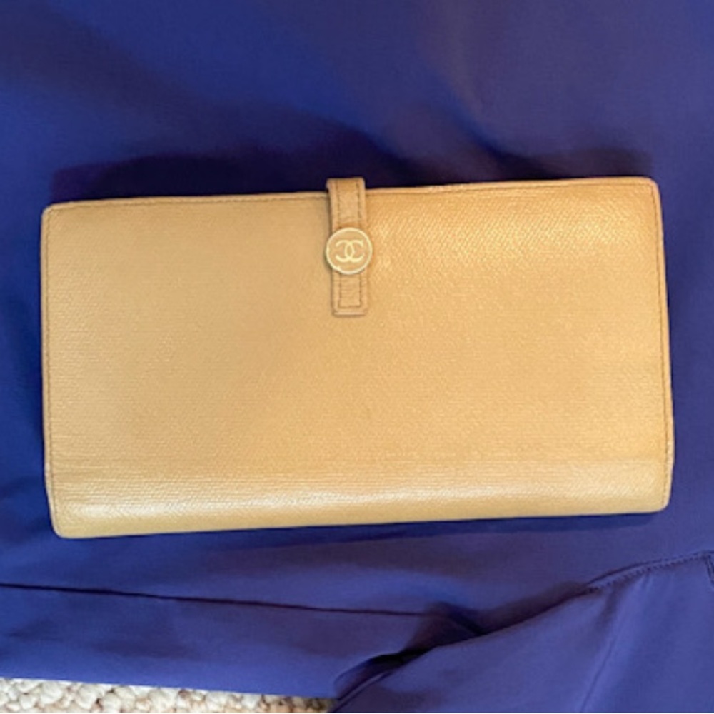 Authentic CHANEL Coco Button Wallet Beige Caviar Leather Bifold